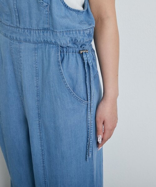 La boutique BonBon（ラブティックボンボン）の「セルロースデニムサロペット（ワンピース・レディース・サックスブルー・2）」の15枚目の写真