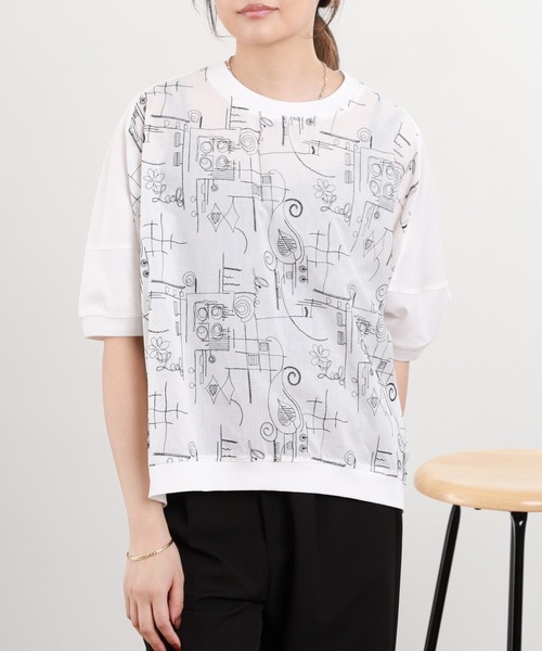 BRODIAEA(ブローディア)の「BRODIAEA 刺繍半袖カットソー(Tシャツ/カットソー・レディース・オフホワイト/シルバーグレー・40)」の1枚目の写真