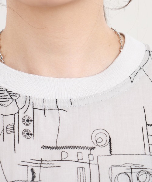 BRODIAEA(ブローディア)の「BRODIAEA 刺繍半袖カットソー(Tシャツ/カットソー・レディース・オフホワイト/シルバーグレー・40)」の13枚目の写真