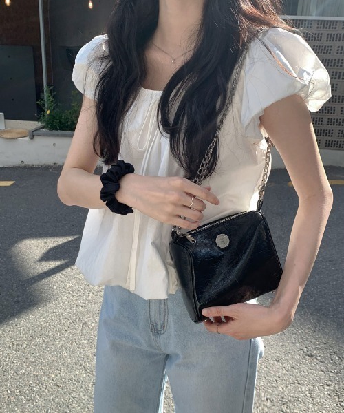 Aelina(エリナ)の「パフスリーブリボンショートトップス(シャツ/ブラウス・レディース・ブラック/ブルー/ホワイト・FREE)」の1枚目の写真