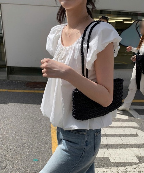Aelina(エリナ)の「パフスリーブリボンショートトップス(シャツ/ブラウス・レディース・ブラック/ブルー/ホワイト・FREE)」の13枚目の写真
