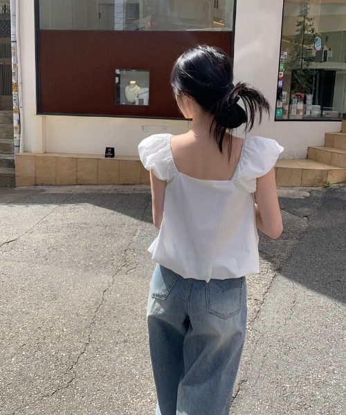 Aelina(エリナ)の「パフスリーブリボンショートトップス(シャツ/ブラウス・レディース・ブラック/ブルー/ホワイト・FREE)」の12枚目の写真