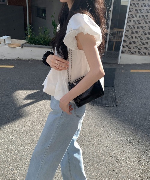 Aelina(エリナ)の「パフスリーブリボンショートトップス(シャツ/ブラウス・レディース・ブラック/ブルー/ホワイト・FREE)」の9枚目の写真