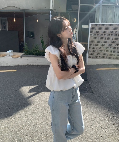 Aelina(エリナ)の「パフスリーブリボンショートトップス(シャツ/ブラウス・レディース・ブラック/ブルー/ホワイト・FREE)」の8枚目の写真