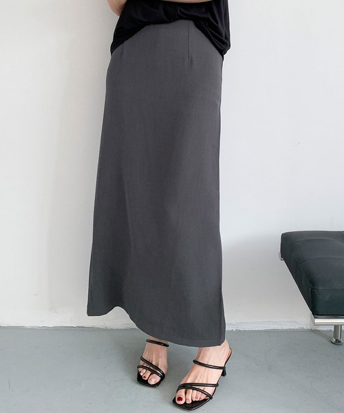 LOWO(ロワ)の「【S~Lサイズ展開】バックスリットIラインロングスカート(スカート・レディース・ベージュ/ブラウン/グレー/チャコールグレー/ブラック・S/M/L)」の4枚目の写真