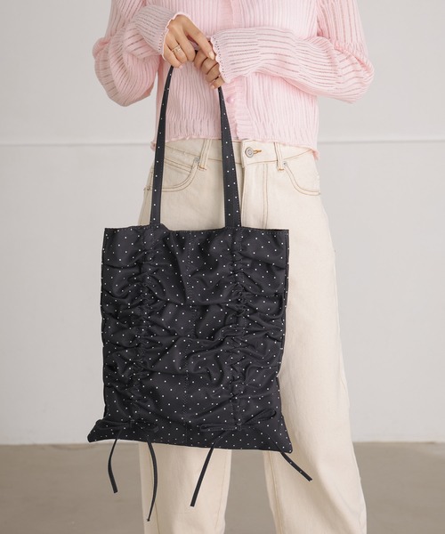 ALTROSE（アルトローズ）の「【A4・500mlペットボトル対応】 トート ドット リボン ピクシー（トートバッグ・レディース・アイボリー/ブラック・FREE）」の9枚目の写真
