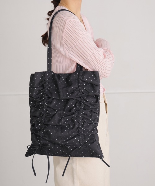 ALTROSE（アルトローズ）の「【A4・500mlペットボトル対応】 トート ドット リボン ピクシー（トートバッグ・レディース・アイボリー/ブラック・FREE）」の11枚目の写真