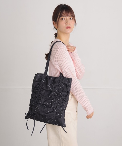 ALTROSE（アルトローズ）の「【A4・500mlペットボトル対応】 トート ドット リボン ピクシー（トートバッグ・レディース・アイボリー/ブラック・FREE）」の12枚目の写真