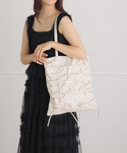 ALTROSE（アルトローズ）の「【A4・500mlペットボトル対応】 トート ドット リボン ピクシー（トートバッグ・レディース・アイボリー/ブラック・FREE）」の15枚目の写真