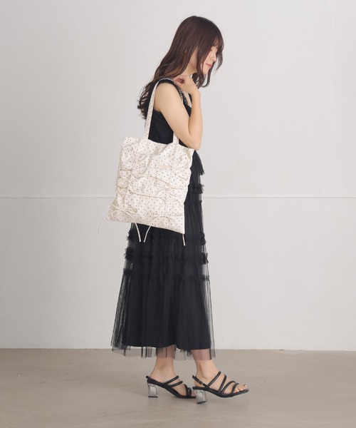 ALTROSE（アルトローズ）の「【A4・500mlペットボトル対応】 トート ドット リボン ピクシー（トートバッグ・レディース・アイボリー/ブラック・FREE）」の17枚目の写真