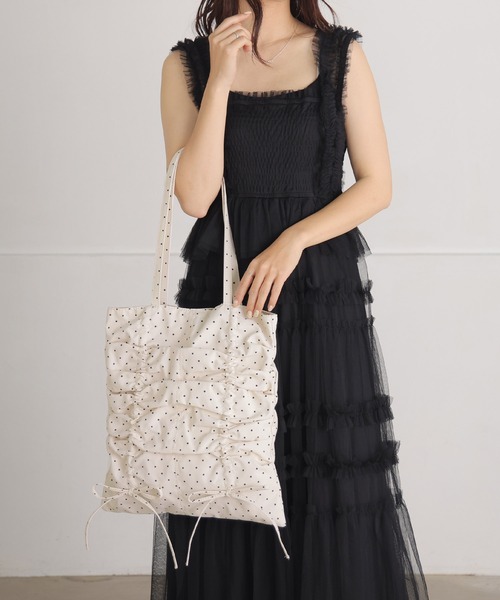 ALTROSE（アルトローズ）の「【A4・500mlペットボトル対応】 トート ドット リボン ピクシー（トートバッグ・レディース・アイボリー/ブラック・FREE）」の19枚目の写真