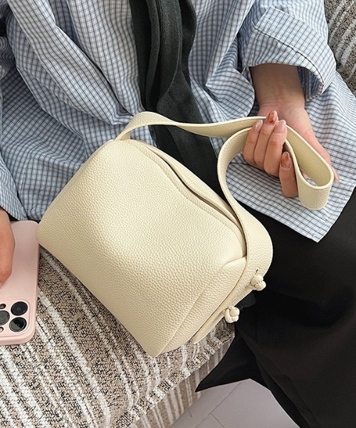 Vipoa(ヴィポア)の「Square Mini Shoulder Bag(ショルダーバッグ・レディース・ブルー/ホワイト/ブラック・FREE)」の1枚目の写真