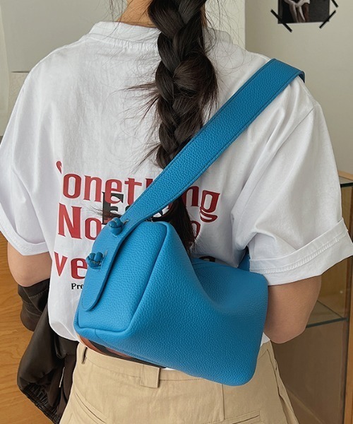 Vipoa(ヴィポア)の「Square Mini Shoulder Bag(ショルダーバッグ・レディース・ブルー/ホワイト/ブラック・FREE)」の2枚目の写真