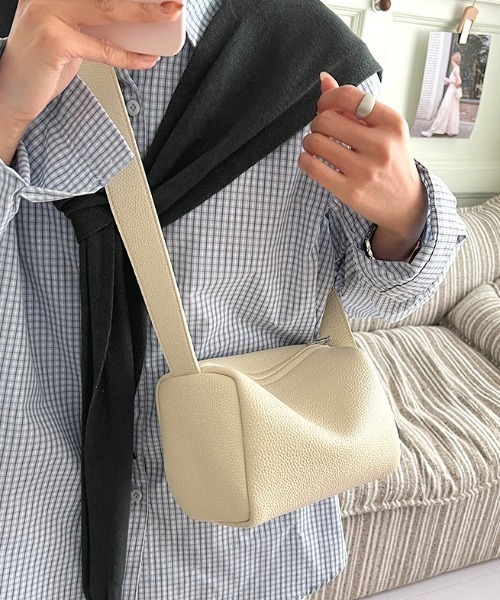 Vipoa(ヴィポア)の「Square Mini Shoulder Bag(ショルダーバッグ・レディース・ブルー/ホワイト/ブラック・FREE)」の14枚目の写真