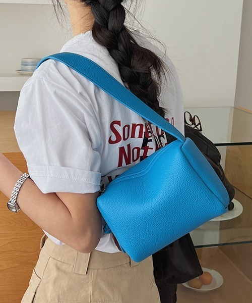 Vipoa(ヴィポア)の「Square Mini Shoulder Bag(ショルダーバッグ・レディース・ブルー/ホワイト/ブラック・FREE)」の16枚目の写真