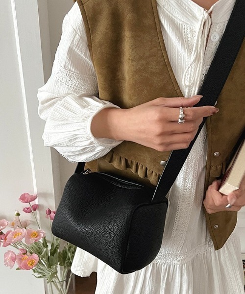 Vipoa(ヴィポア)の「Square Mini Shoulder Bag(ショルダーバッグ・レディース・ブルー/ホワイト/ブラック・FREE)」の7枚目の写真
