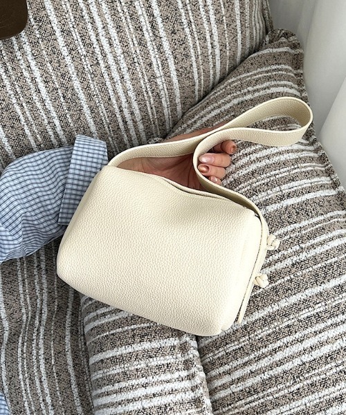 Vipoa(ヴィポア)の「Square Mini Shoulder Bag(ショルダーバッグ・レディース・ブルー/ホワイト/ブラック・FREE)」の15枚目の写真