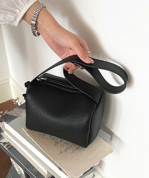 Vipoa(ヴィポア)の「Square Mini Shoulder Bag(ショルダーバッグ・レディース・ブルー/ホワイト/ブラック・FREE)」の9枚目の写真