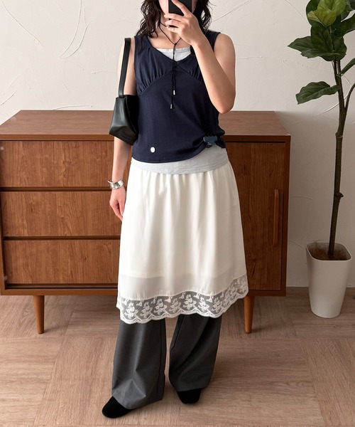 MUHET(ミュエータ)の「satin lace skirt / サテンレーススカート(スカート・レディース・ブラック/オフホワイト・MEDIUM/LARGE)」の5枚目の写真