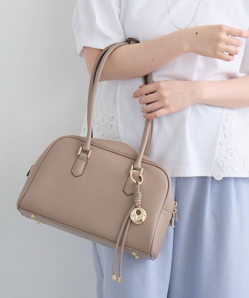 le.coeur blanc(ルクールブラン)の「ロングハンドルボストンバッグ(ボストンバッグ・レディース・グレイッシュベージュ/ブラック/ブラウン・FREE)」の9枚目の写真