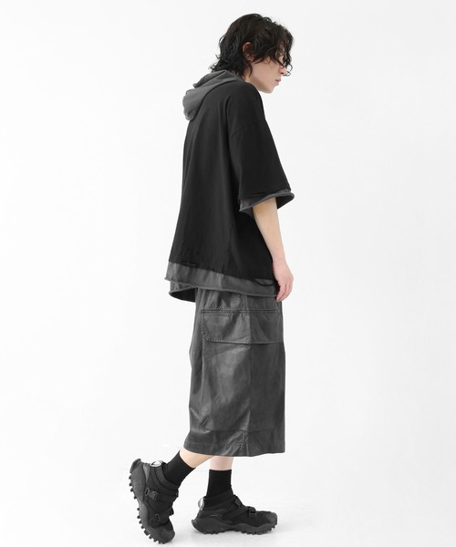 minsobi(ミンソビ)の「レイヤード風ドッキングデザイン 切りっぱなし 半袖 パーカー(ユニセックス)(Tシャツ/カットソー・メンズ・ブラック・FREE)」の8枚目の写真