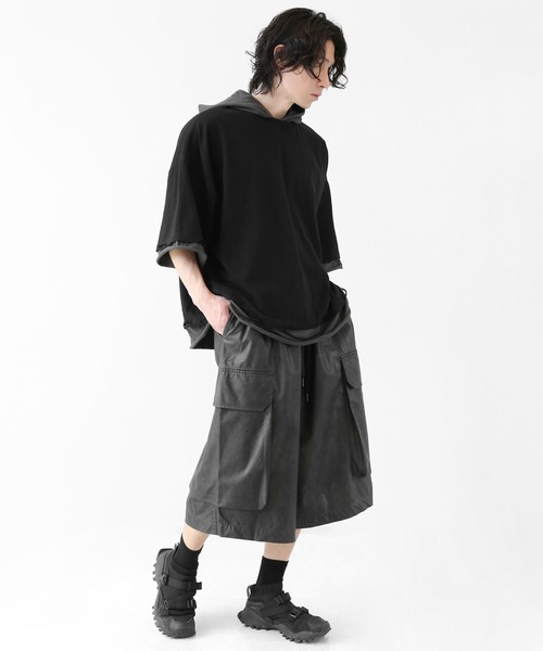 minsobi(ミンソビ)の「レイヤード風ドッキングデザイン 切りっぱなし 半袖 パーカー(ユニセックス)(Tシャツ/カットソー・メンズ・ブラック・FREE)」の9枚目の写真