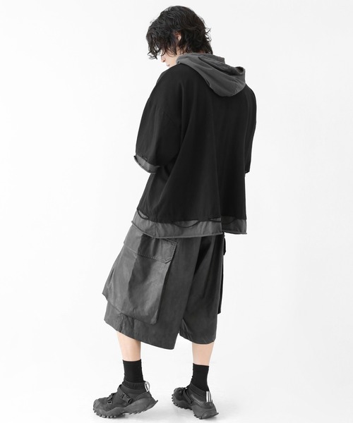 minsobi(ミンソビ)の「レイヤード風ドッキングデザイン 切りっぱなし 半袖 パーカー(ユニセックス)(Tシャツ/カットソー・メンズ・ブラック・FREE)」の11枚目の写真