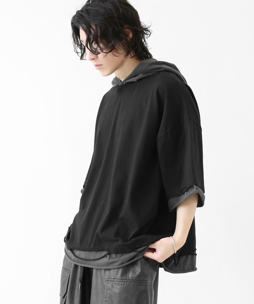 minsobi(ミンソビ)の「レイヤード風ドッキングデザイン 切りっぱなし 半袖 パーカー(ユニセックス)(Tシャツ/カットソー・メンズ・ブラック・FREE)」の3枚目の写真