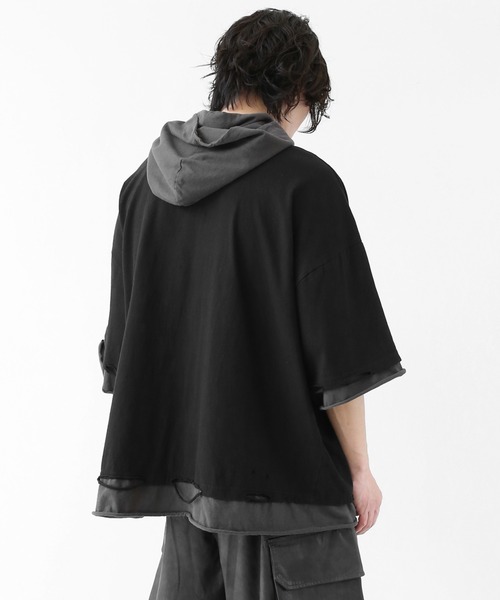 minsobi(ミンソビ)の「レイヤード風ドッキングデザイン 切りっぱなし 半袖 パーカー(ユニセックス)(Tシャツ/カットソー・メンズ・ブラック・FREE)」の4枚目の写真