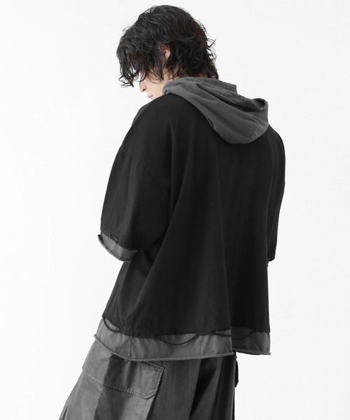 minsobi(ミンソビ)の「レイヤード風ドッキングデザイン 切りっぱなし 半袖 パーカー(ユニセックス)(Tシャツ/カットソー・メンズ・ブラック・FREE)」の5枚目の写真