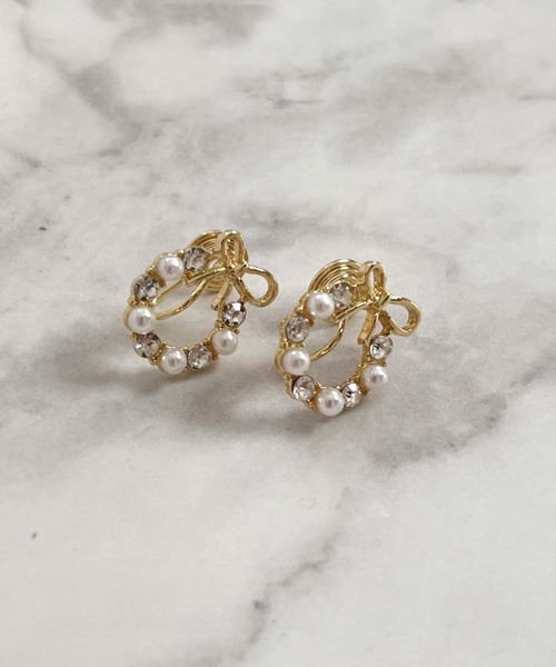 yu-ka(ユーカ)の「YU-KA:リボンリーフイヤリング Ribbon Leaf Earrings(イヤリング・レディース・ゴールド・FREE)」の2枚目の写真
