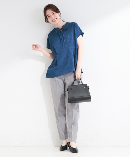 SHOO・LA・RUE(シューラルー)の「【前後2WAY/S-LL/洗濯機可】インしない リボンがアクセント ウエストタックブラウス(シャツ/ブラウス・レディース・ブラック/アイボリー/ブルー系その他・01/02/04/03)」の5枚目の写真
