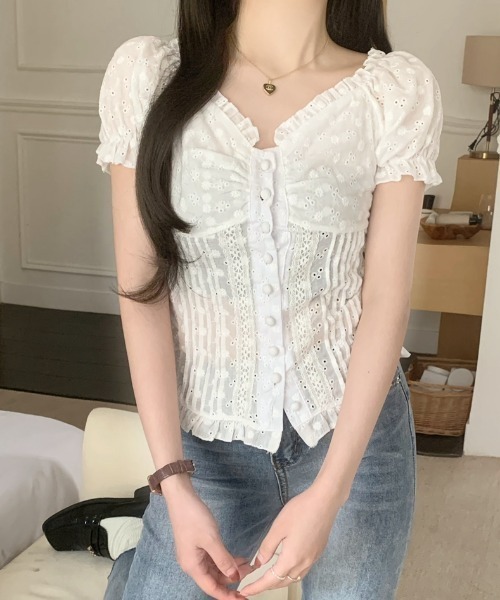 FAVORITO(ファヴォリート)の「パンチングレースブラウス(シャツ/ブラウス・レディース・オフホワイト・S/M/L/XL)」の6枚目の写真