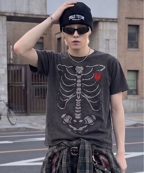 SPINNS（スピンズ）の「短丈スケルトンプリントTシャツ/ラインストーンデザイン（Tシャツ/カットソー・メンズ・ブラック/イエローゴールド/ブラック系その他・ONESIZE）」の2枚目の写真