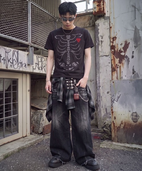 SPINNS（スピンズ）の「短丈スケルトンプリントTシャツ/ラインストーンデザイン（Tシャツ/カットソー・メンズ・ブラック/イエローゴールド/ブラック系その他・ONESIZE）」の8枚目の写真