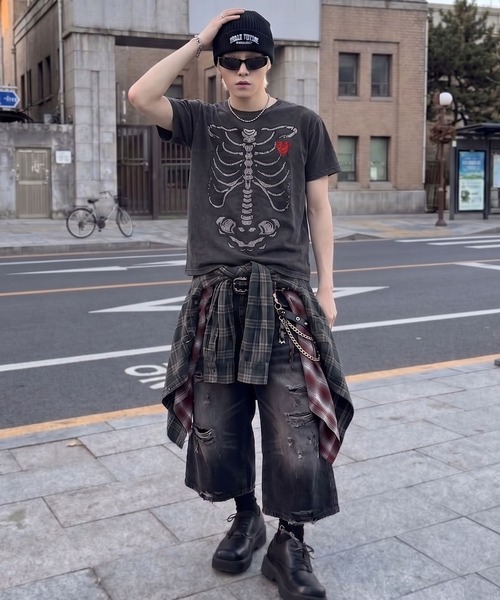SPINNS（スピンズ）の「短丈スケルトンプリントTシャツ/ラインストーンデザイン（Tシャツ/カットソー・メンズ・ブラック/イエローゴールド/ブラック系その他・ONESIZE）」の4枚目の写真