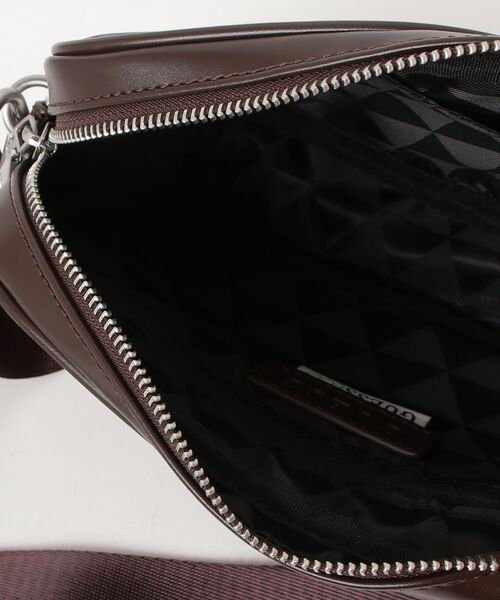 Guess(ゲス)の「MILANO Camera Bag S ショルダーバッグ カメラバッグ(ショルダーバッグ・メンズ・ダークブラウン/ブラック・ONE SIZE)」の19枚目の写真