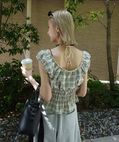 Ameri(アメリ)の「CHECK SHIRRING RIBBON TOPS(Tシャツ/カットソー・レディース・ブラウン/アイボリー/ベージュ・SMALL/MEDIUM)」の21枚目の写真