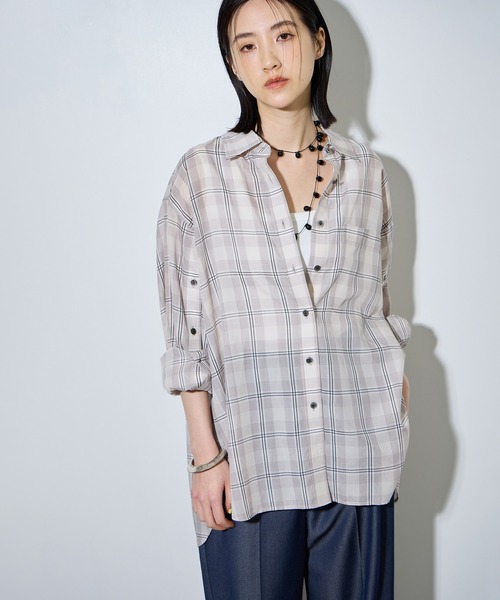 ADAM ET ROPE'（アダムエロペ）の「【サステナブル】チェック&ソリッド スリットシャツ（シャツ/ブラウス・レディース・サックスブルー/ブラウン系その他/オフホワイト/ホワイト・FREE）」の13枚目の写真