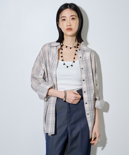 ADAM ET ROPE'（アダムエロペ）の「【サステナブル】チェック&ソリッド スリットシャツ（シャツ/ブラウス・レディース・サックスブルー/ブラウン系その他/オフホワイト/ホワイト・FREE）」の16枚目の写真