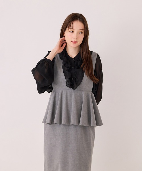 Audie a Muses(オーディアミューズ)の「【モデル美香着用】パウダーシフォンAudie a Musesロゴ刺繍ブラウス(シャツ/ブラウス・レディース・ブラック/ベージュ/オフホワイト・38/42)」の3枚目の写真