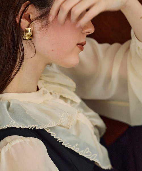 Audie a Muses(オーディアミューズ)の「【モデル美香着用】パウダーシフォンAudie a Musesロゴ刺繍ブラウス(シャツ/ブラウス・レディース・ブラック/ベージュ/オフホワイト・38/42)」の14枚目の写真