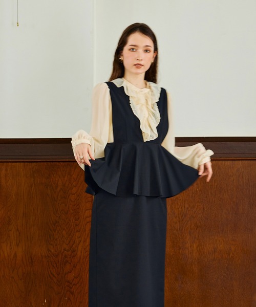 Audie a Muses(オーディアミューズ)の「【モデル美香着用】パウダーシフォンAudie a Musesロゴ刺繍ブラウス(シャツ/ブラウス・レディース・ブラック/ベージュ/オフホワイト・38/42)」の16枚目の写真