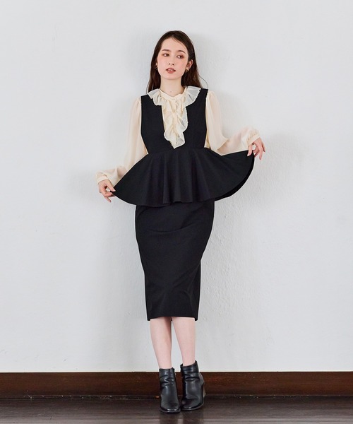 Audie a Muses(オーディアミューズ)の「【モデル美香着用】パウダーシフォンAudie a Musesロゴ刺繍ブラウス(シャツ/ブラウス・レディース・ブラック/ベージュ/オフホワイト・38/42)」の17枚目の写真