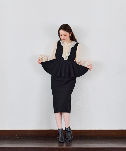 Audie a Muses(オーディアミューズ)の「【モデル美香着用】パウダーシフォンAudie a Musesロゴ刺繍ブラウス(シャツ/ブラウス・レディース・ブラック/ベージュ/オフホワイト・38/42)」の18枚目の写真
