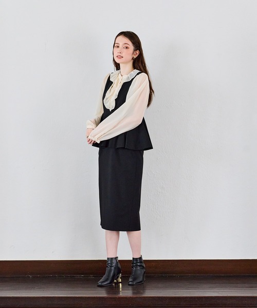 Audie a Muses(オーディアミューズ)の「【モデル美香着用】パウダーシフォンAudie a Musesロゴ刺繍ブラウス(シャツ/ブラウス・レディース・ブラック/ベージュ/オフホワイト・38/42)」の19枚目の写真