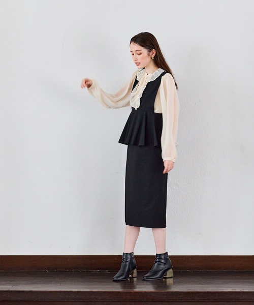 Audie a Muses(オーディアミューズ)の「【モデル美香着用】パウダーシフォンAudie a Musesロゴ刺繍ブラウス(シャツ/ブラウス・レディース・ブラック/ベージュ/オフホワイト・38/42)」の20枚目の写真