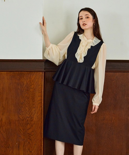 Audie a Muses(オーディアミューズ)の「【モデル美香着用】パウダーシフォンAudie a Musesロゴ刺繍ブラウス(シャツ/ブラウス・レディース・ブラック/ベージュ/オフホワイト・38/42)」の8枚目の写真