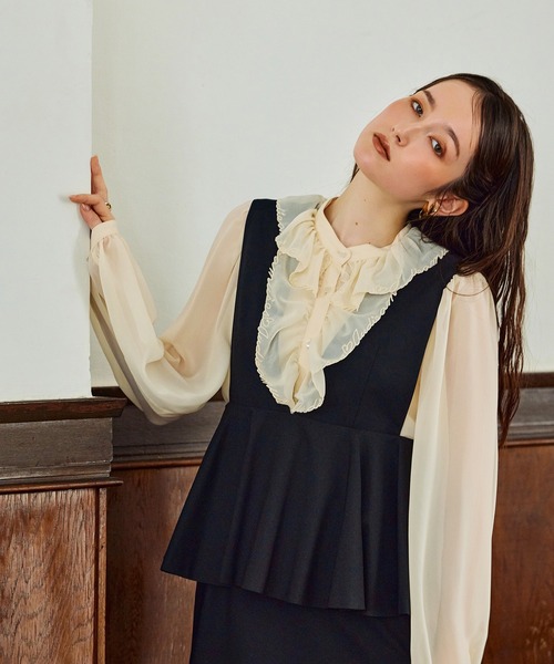 Audie a Muses(オーディアミューズ)の「【モデル美香着用】パウダーシフォンAudie a Musesロゴ刺繍ブラウス(シャツ/ブラウス・レディース・ブラック/ベージュ/オフホワイト・38/42)」の9枚目の写真