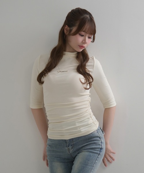 M DOLLY（エムドリー）の「*M DOLLY original* Side shirring logo tops / サイドシャーリングロゴトップス（Tシャツ/カットソー・レディース・アイボリー/グレー/ブラック・FREE）」の2枚目の写真